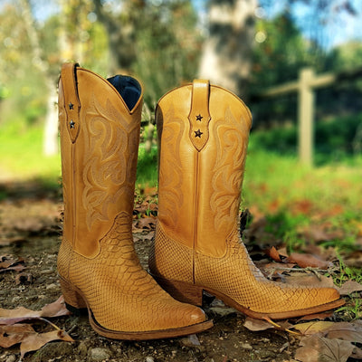 Les bottes et bottines pour femmes les plus exclusives et les plus uniques, brodées à la main, dans le style portugais. Cowboy